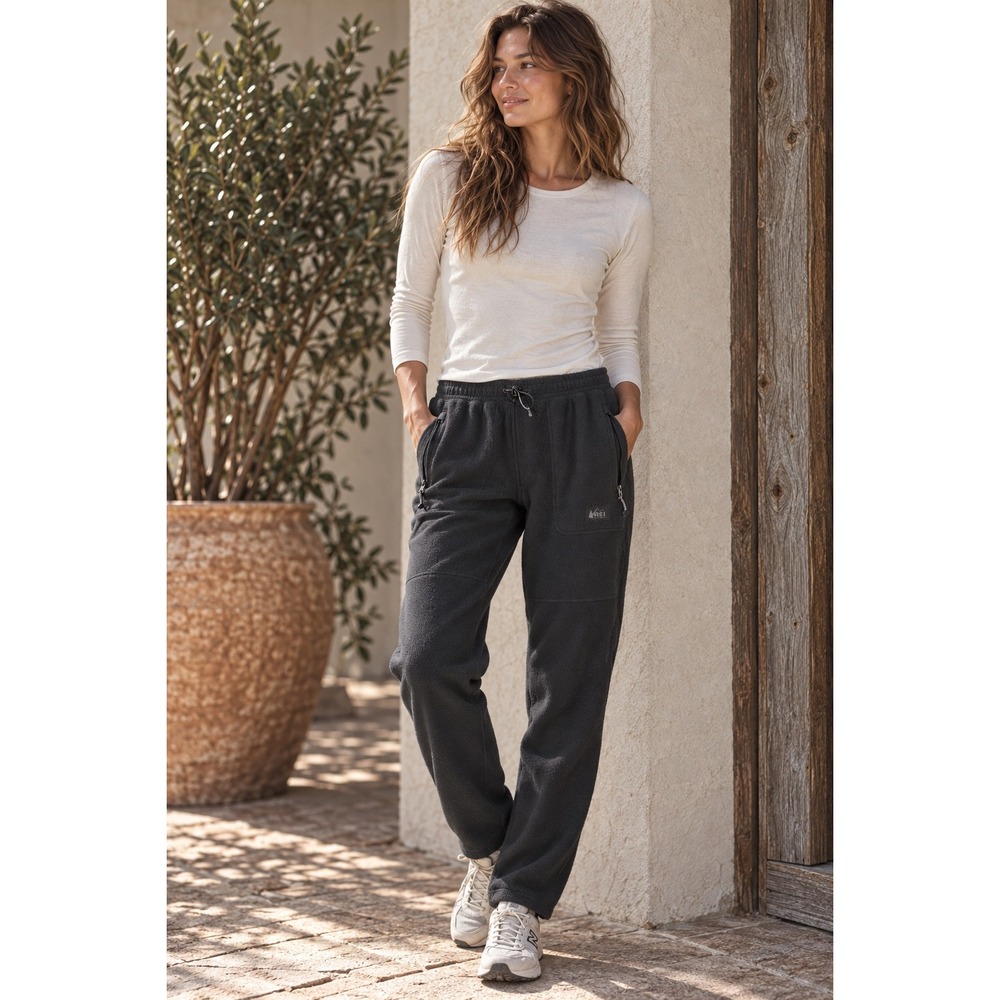 REI Co-op Women black Fleece Tapered Joggers Pants Medium Short